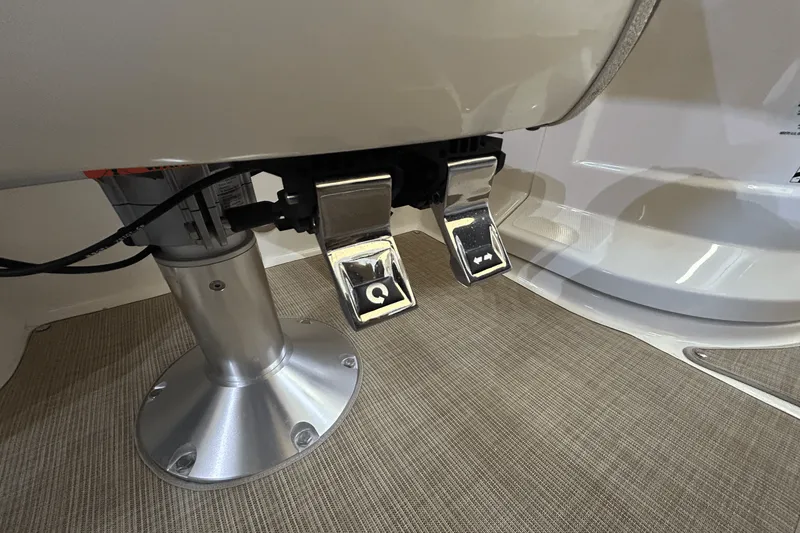 Slide: The Image of Sea Ray 250 SLX 2017 - 30