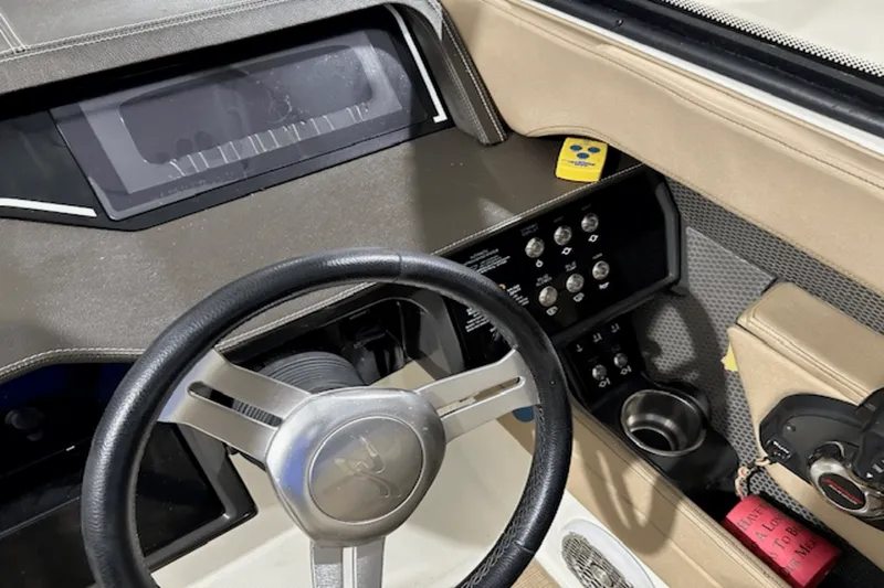 Slide: The Image of Sea Ray 250 SLX 2017 - 36