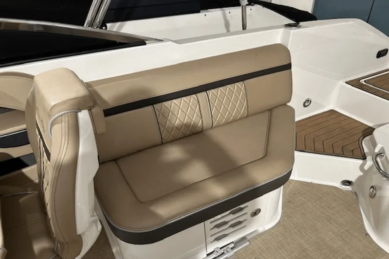 Slide: The Image of Sea Ray 250 SLX 2017 - 38