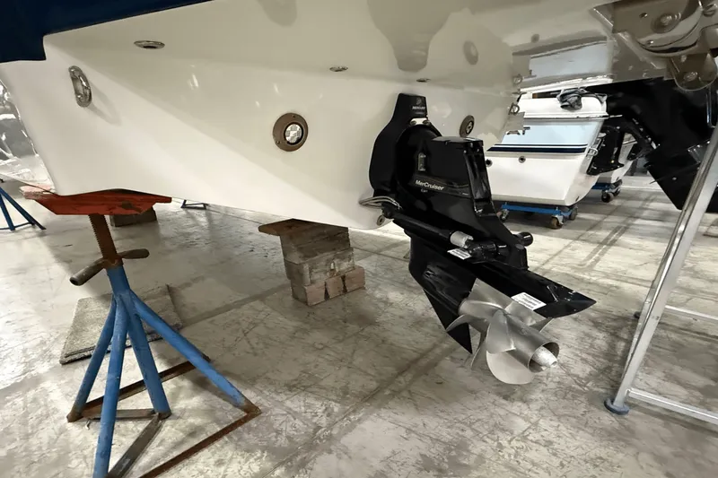 Slide: The Image of Sea Ray SDX 270 2025 - 15