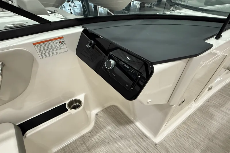 Slide: The Image of Sea Ray SDX 270 2025 - 3