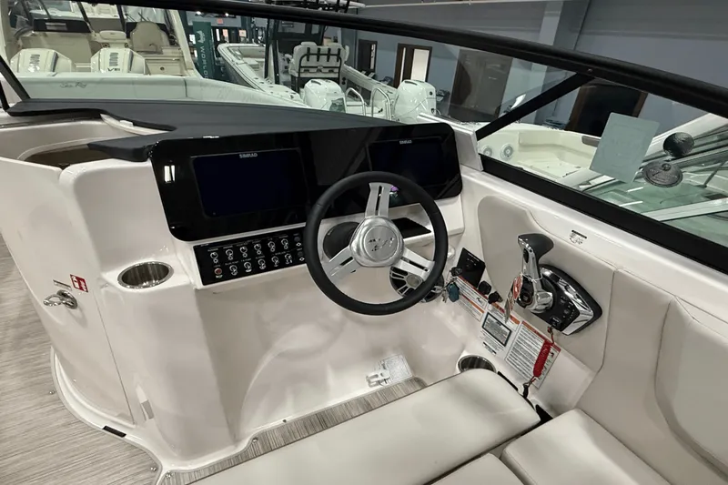 Slide: The Image of Sea Ray SDX 270 2025 - 5