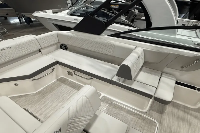Slide: The Image of Sea Ray SDX 270 2025 - 6