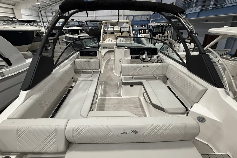 Slide: The Image of Sea Ray SDX 270 2025 - 9