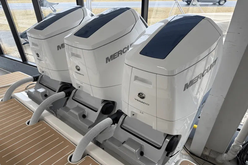 Slide: The Image of Tiara 48 LE 2025 - 8