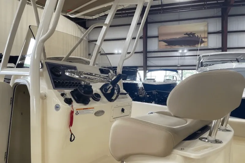 Slide: The Image of Scout 195 Sportfish 2025 - 11