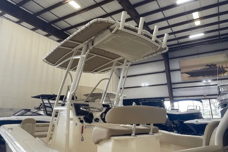 Slide: The Image of Scout 195 Sportfish 2025 - 12