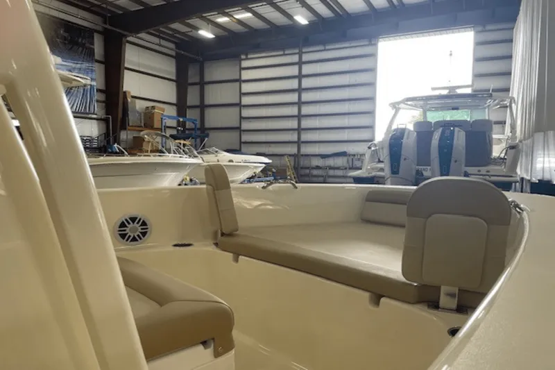 Slide: The Image of Scout 195 Sportfish 2025 - 13