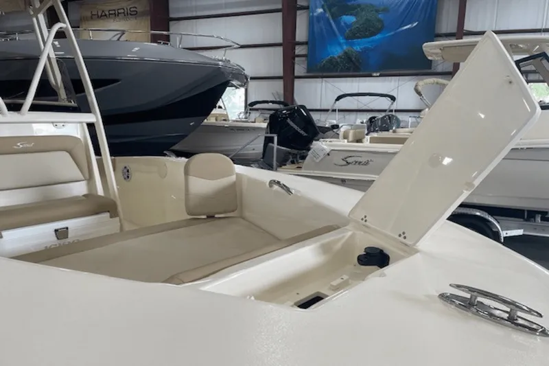 Slide: The Image of Scout 195 Sportfish 2025 - 16