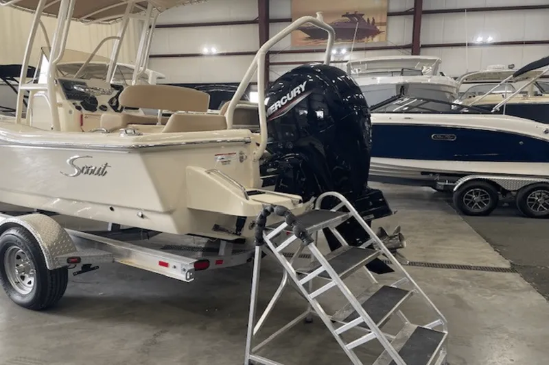 Slide: The Image of Scout 195 Sportfish 2025 - 19