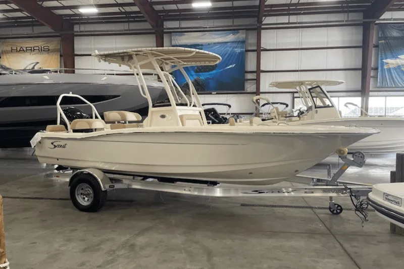 Slide: The Image of Scout 195 Sportfish 2025 - 2