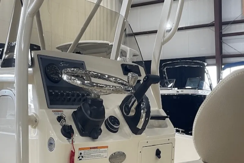 Slide: The Image of Scout 195 Sportfish 2025 - 9