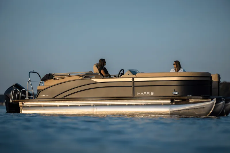 Slide: The Image of Harris Cruiser 230 2025 - 1