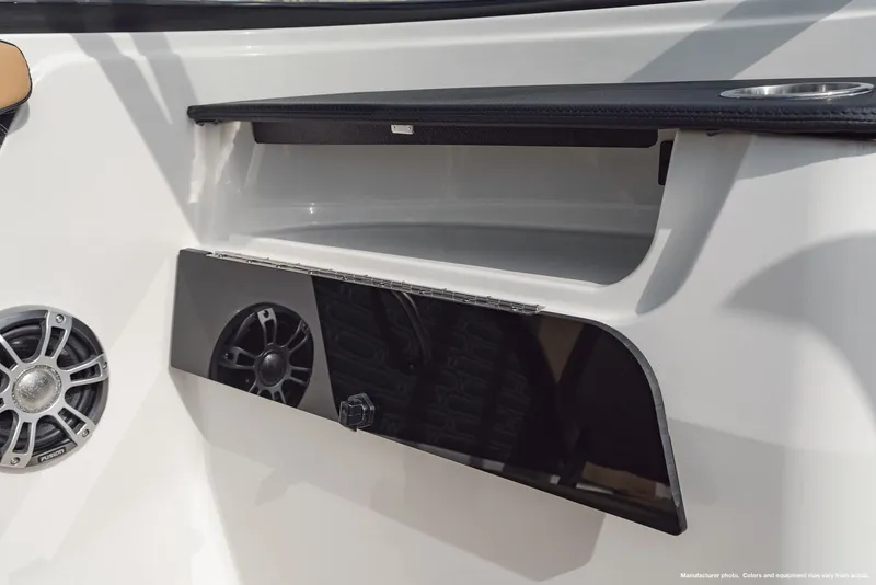 Slide: The Image of Sea Ray SPX 190 2025 - 16