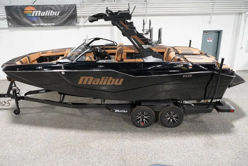 Slide: The Image of Malibu Boats M230 2026 - 14