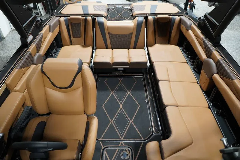 Slide: The Image of Malibu Boats M230 2026 - 20