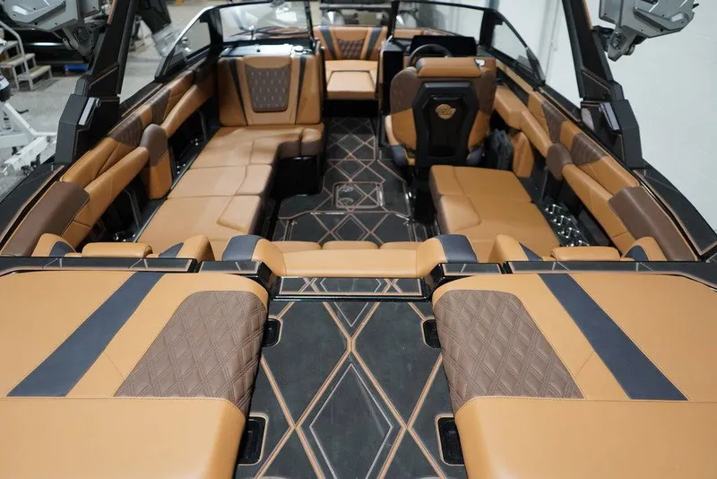 Slide: The Image of Malibu Boats M230 2026 - 25