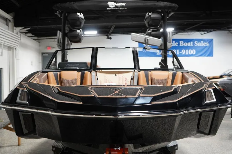 Slide: The Image of Malibu Boats M230 2026 - 19