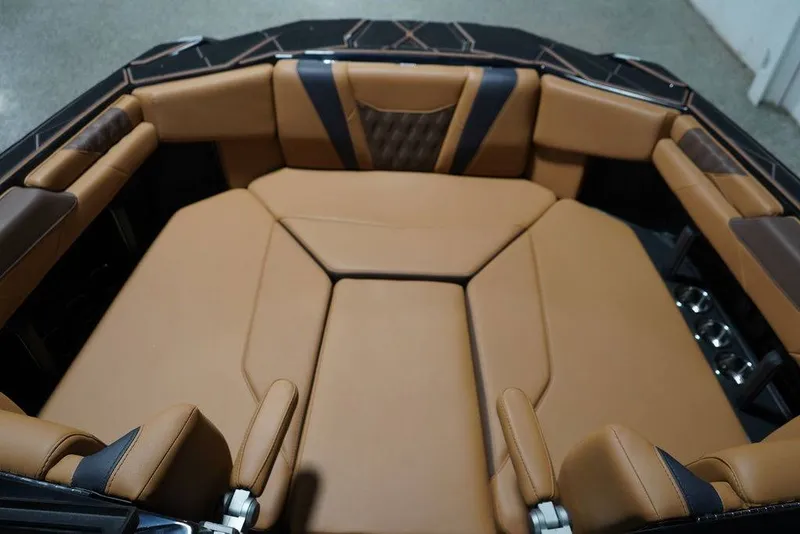 Slide: The Image of Malibu Boats M230 2026 - 3