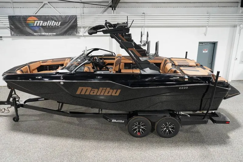 The Image of Malibu Boats M230 2026 - 0