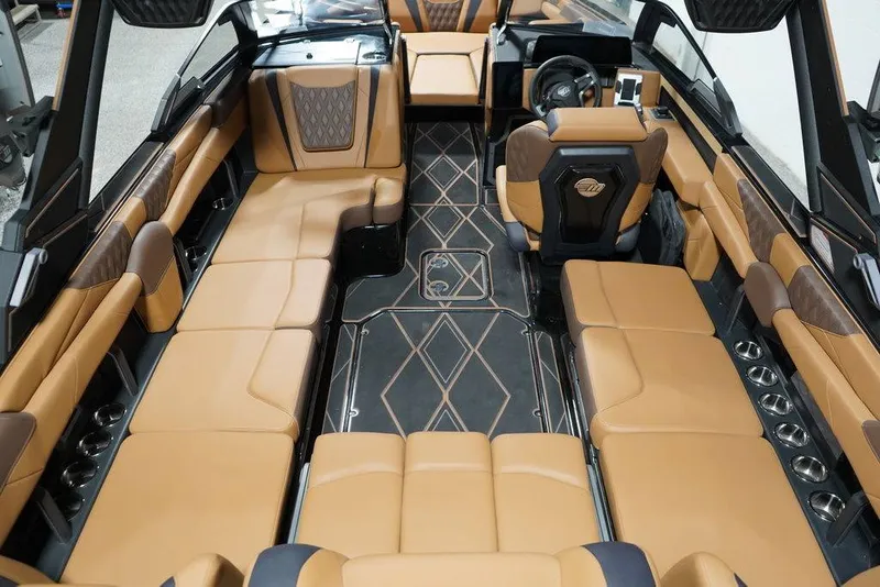 Slide: The Image of Malibu Boats M230 2026 - 22