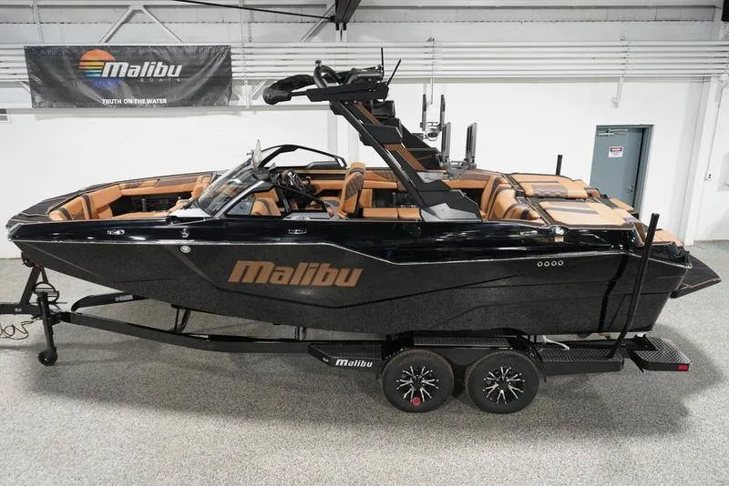 Slide: The Image of Malibu Boats M230 2026 - 12