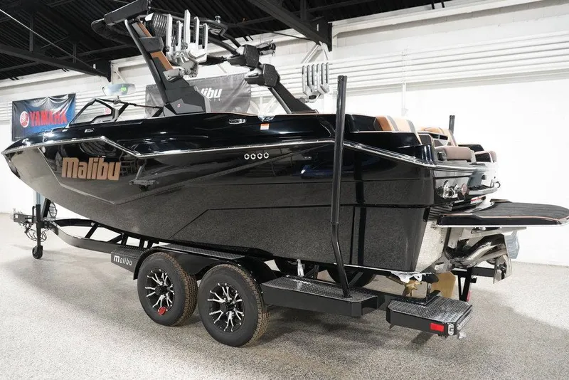 Slide: The Image of Malibu Boats M230 2026 - 15