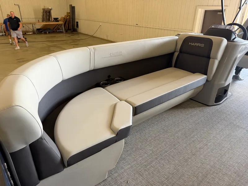 Slide: The Image of Harris 230 Cruiser 2025 - 6