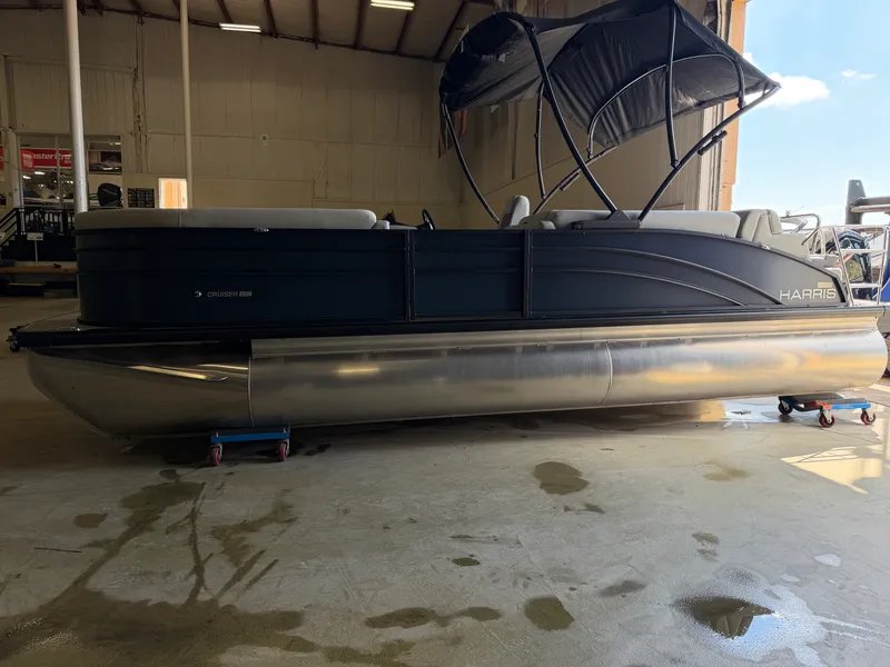 Slide: The Image of Harris 230 Cruiser 2025 - 3