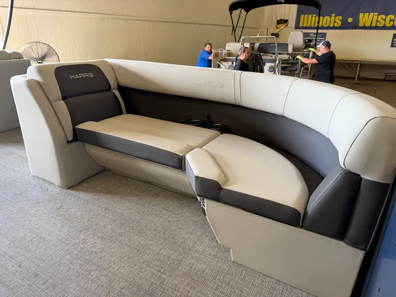Slide: The Image of Harris 230 Cruiser 2025 - 7