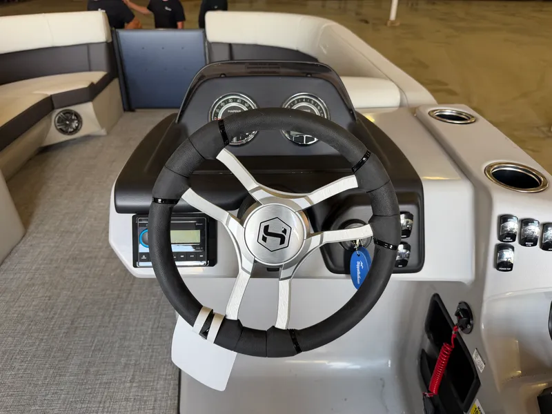 Slide: The Image of Harris 230 Cruiser 2025 - 13
