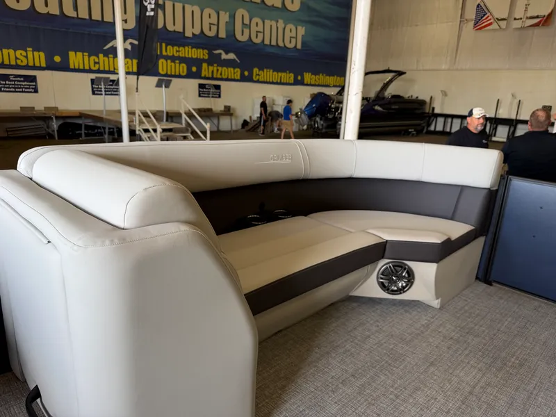 Slide: The Image of Harris 230 Cruiser 2025 - 10