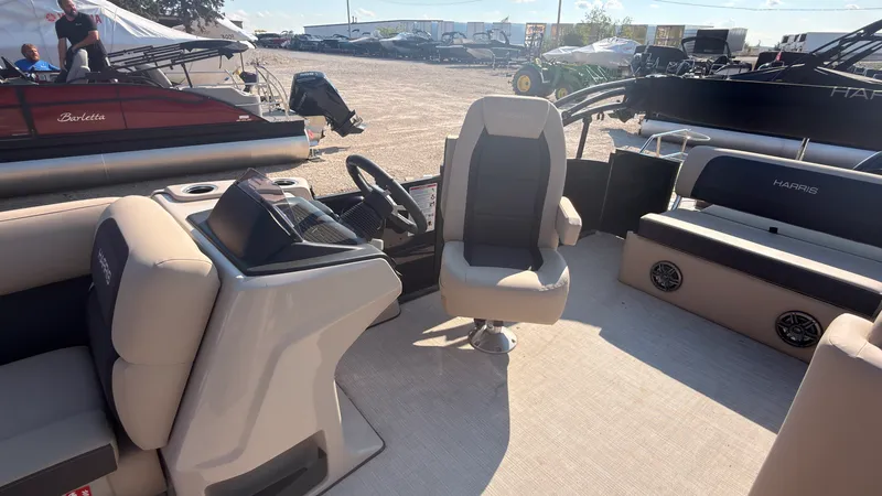 Slide: The Image of Harris 230 Cruiser 2025 - 25