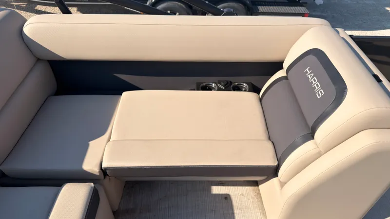 Slide: The Image of Harris 230 Cruiser 2025 - 37