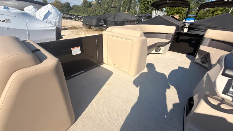 Slide: The Image of Harris 230 Cruiser 2025 - 23