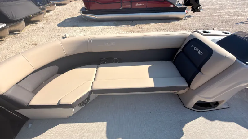 Slide: The Image of Harris 230 Cruiser 2025 - 16