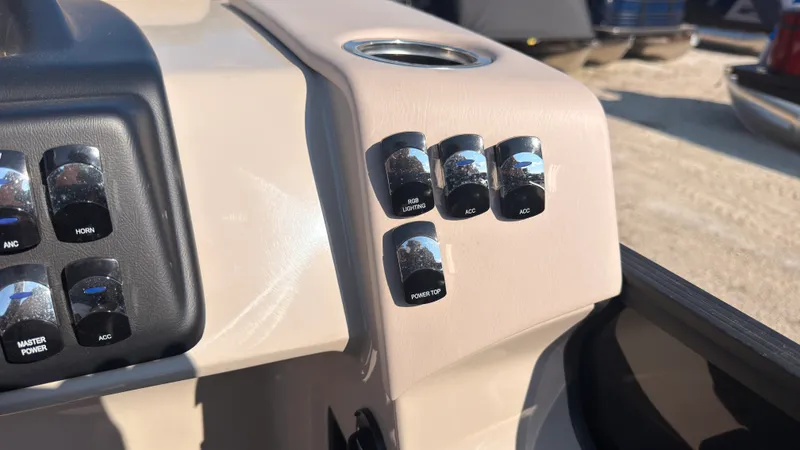 Slide: The Image of Harris 230 Cruiser 2025 - 30
