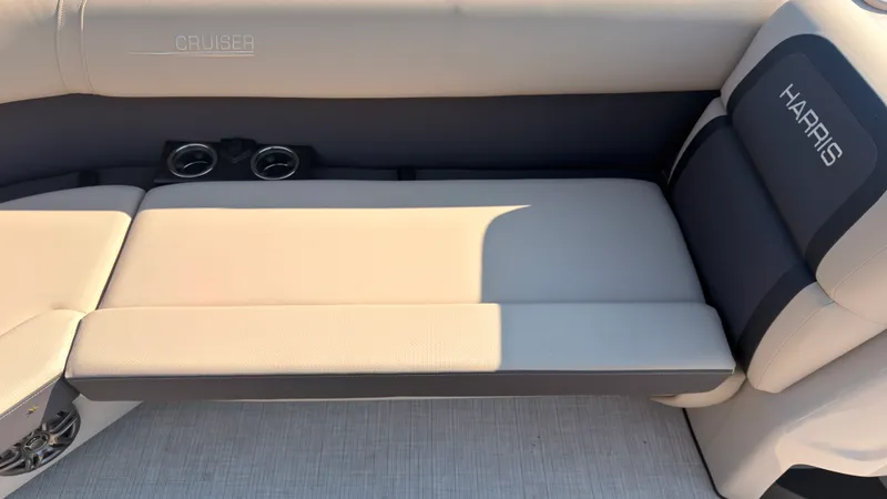 Slide: The Image of Harris 230 Cruiser 2025 - 19