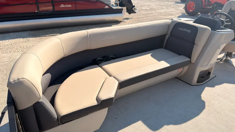 Slide: The Image of Harris 230 Cruiser 2025 - 8