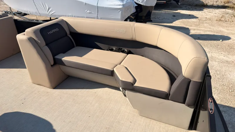 Slide: The Image of Harris 230 Cruiser 2025 - 9