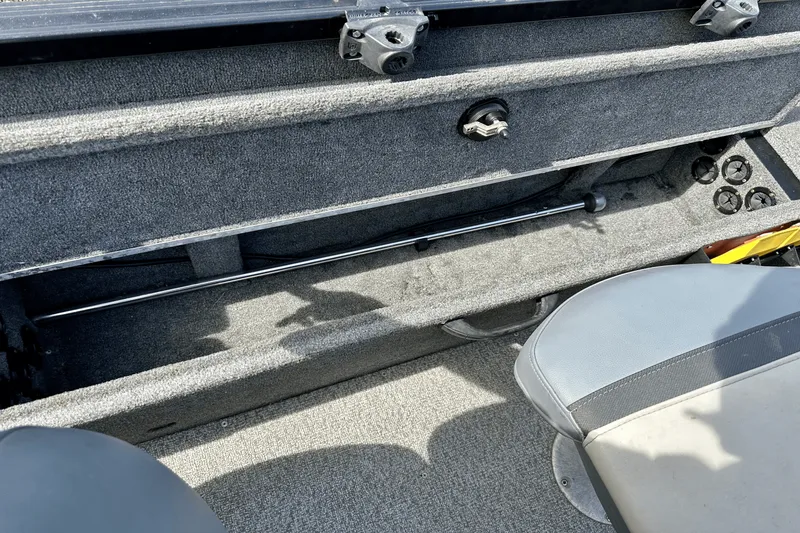 Slide: The Image of Alumacraft 175 VOYAGEUR CS 2020 - 21