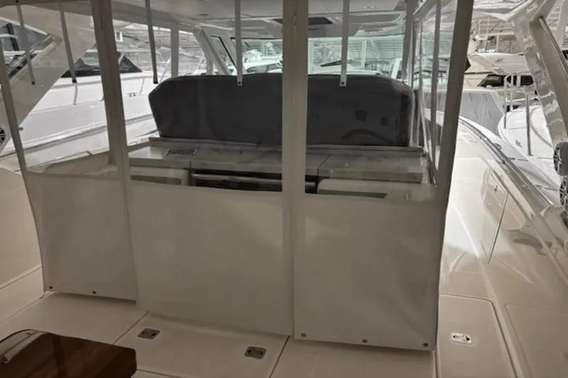 Slide: The Image of Tiara 38 LS 2023 - 10