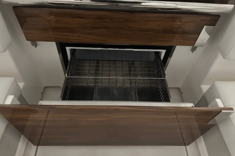 Slide: The Image of Tiara 38 LS 2023 - 15