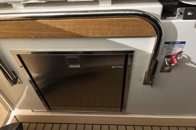 Slide: The Image of Tiara 38 LS 2023 - 20