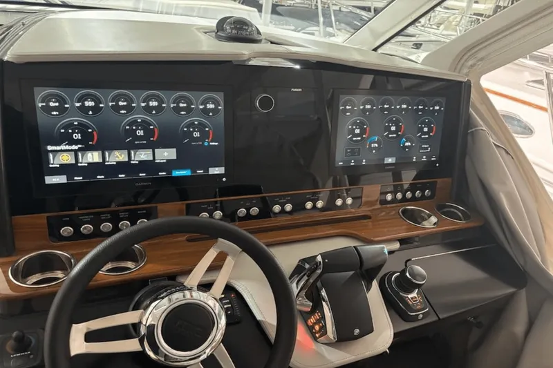 Slide: The Image of Tiara 38 LS 2023 - 21