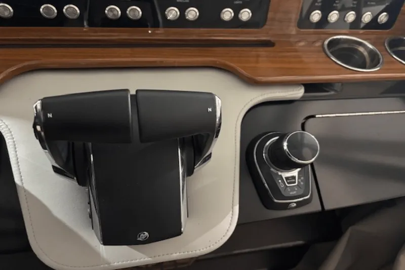 Slide: The Image of Tiara 38 LS 2023 - 27