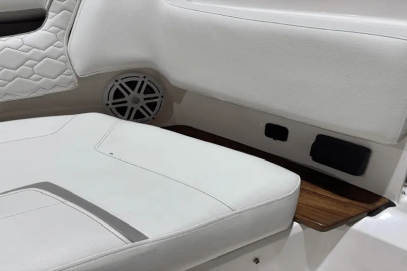 Slide: The Image of Tiara 38 LS 2023 - 31