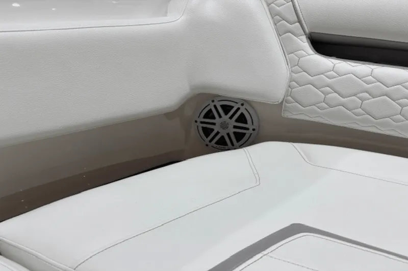 Slide: The Image of Tiara 38 LS 2023 - 32