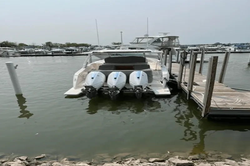 Slide: The Image of Tiara 38 LS 2023 - 5