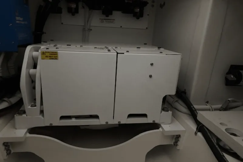 Slide: The Image of Tiara 38 LS 2023 - 50